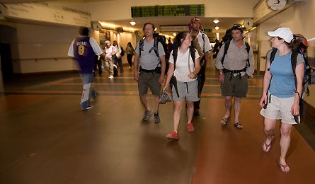 13-Bus.jpg 11324 Bus_to_the_trail_13