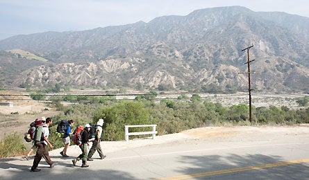 2-Bus.jpg 11313 Bus_to_the_trail_2