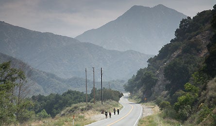 4-Bus.jpg 11315 Bus_to_the_trail_4