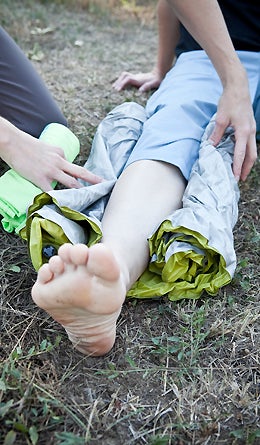 Slideshow First Aid Broken Leg 1 445x260 18790 slideshow first aid broken leg 1 445x260