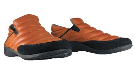 "FGG 2010 SOLE Exhale Slippers 445x260"