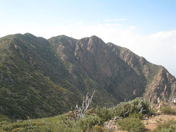 Mile-high mountains border the PCT to the east None
