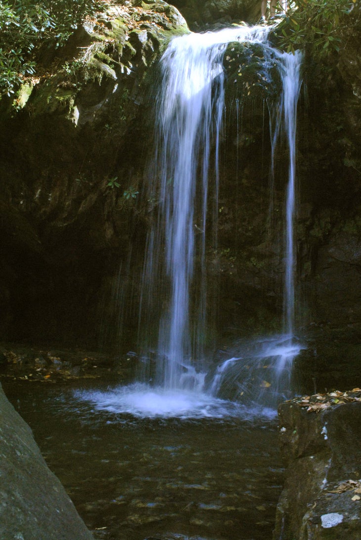 Trillium Gap Trail (Tennessee) Take it easy on a hot summer day on the Trillium Gap Trail. A 3 mile round-trip hike, starting at the Roaring Fork Nature Trail parking lot, takes…
