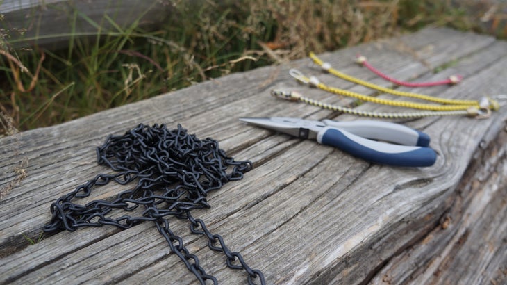 Make Snow Traction With a Bungee Cord Make a loop from two bungees and place atop your shoe. Check for size: This will serve as the upper frame the traction chains will eventually attach…