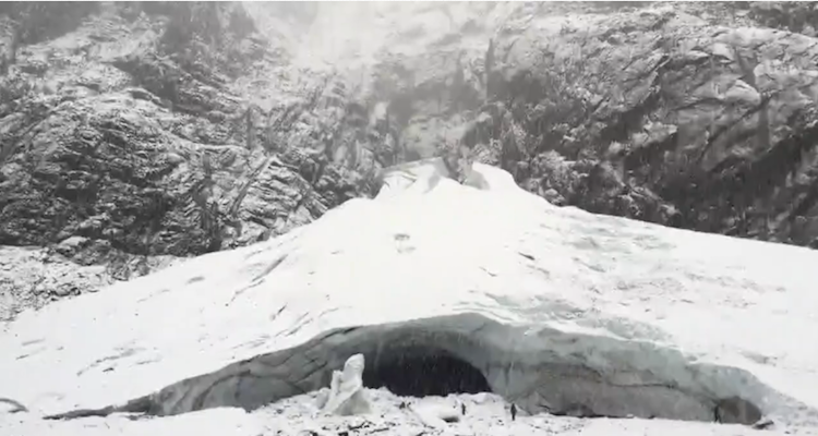 "WA-hikers-survive-avalanche"