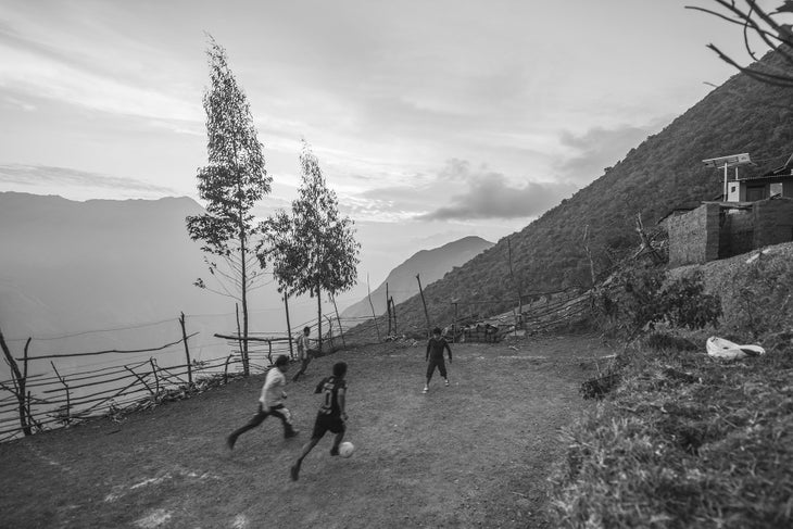 Fútbol Peru - Choquequirao Trek