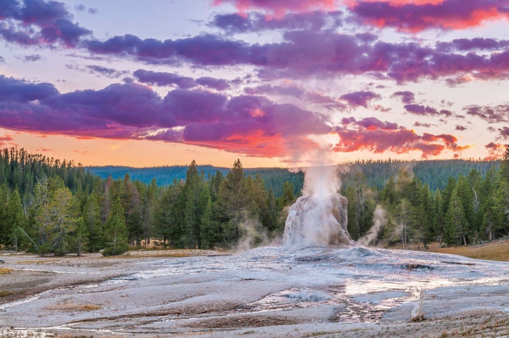 yellowstone_-national_park Lone Star Geyser Yellowstone