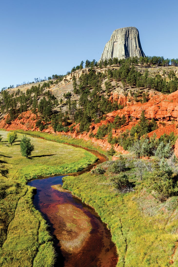 BP0918FEAT_ROUNDMNT_KIRKENDALLWY Hike Devil's Tower, WY