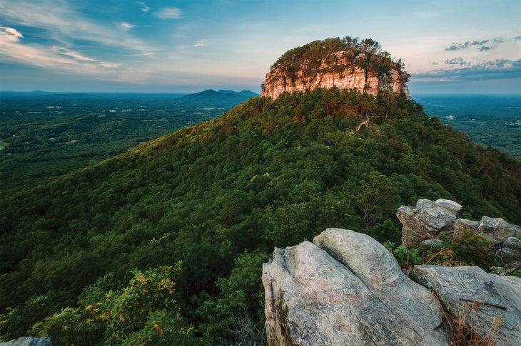 BP0918FEAT_ROUNDMNT_Tandem_Mowery18877793 Pilot Mountain’s
Big Pinnacle