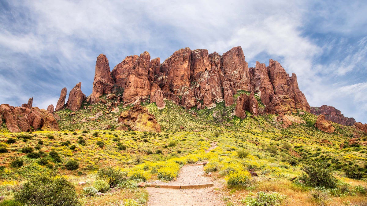 Arizona Hiker Dies in 700-Foot Fall While Taking Photo