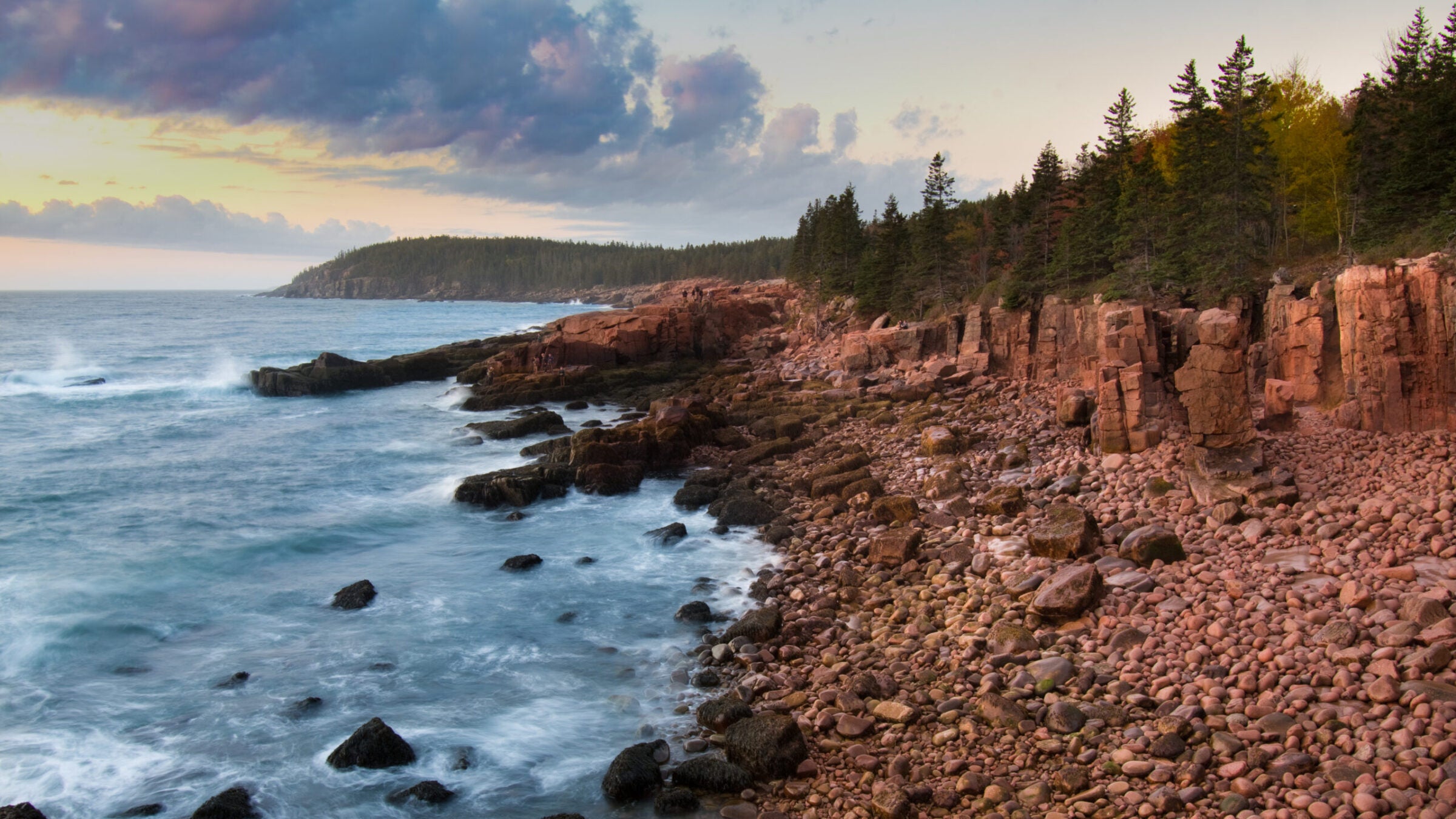 Hiking along the coast of Acadia