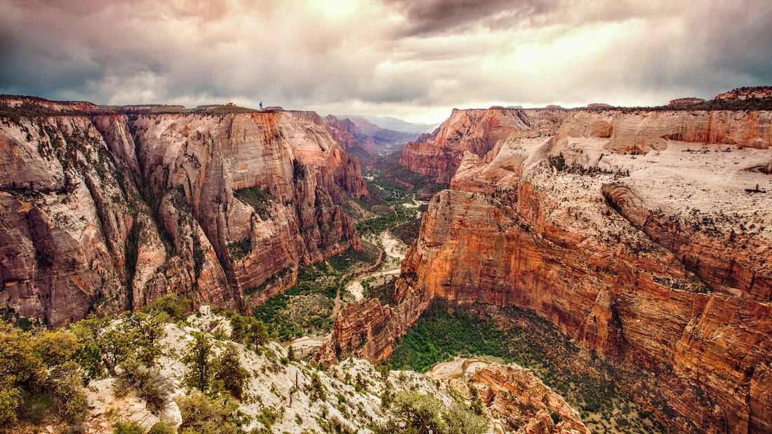 Man enjoying view over Observation Point, Zion Park, Utah