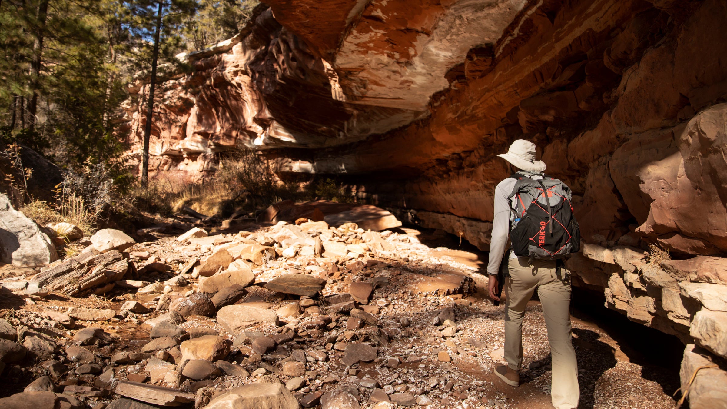 modeling hiking outfit in a desert canyon