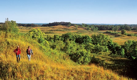 May 09 Dayhikes Midwest Prairies 445x260 17405 may 09 dayhikes midwest prairies 445x260