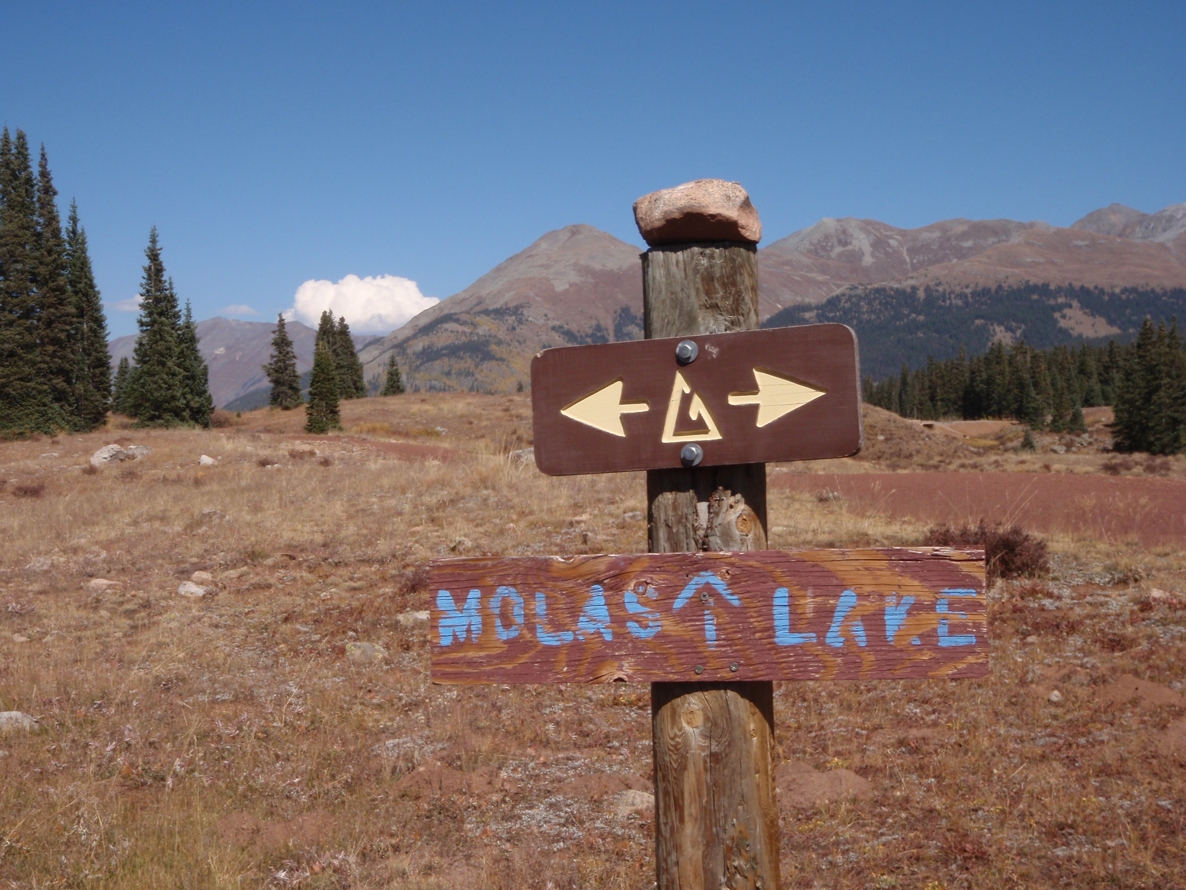 Trail sign to Molas Lake None