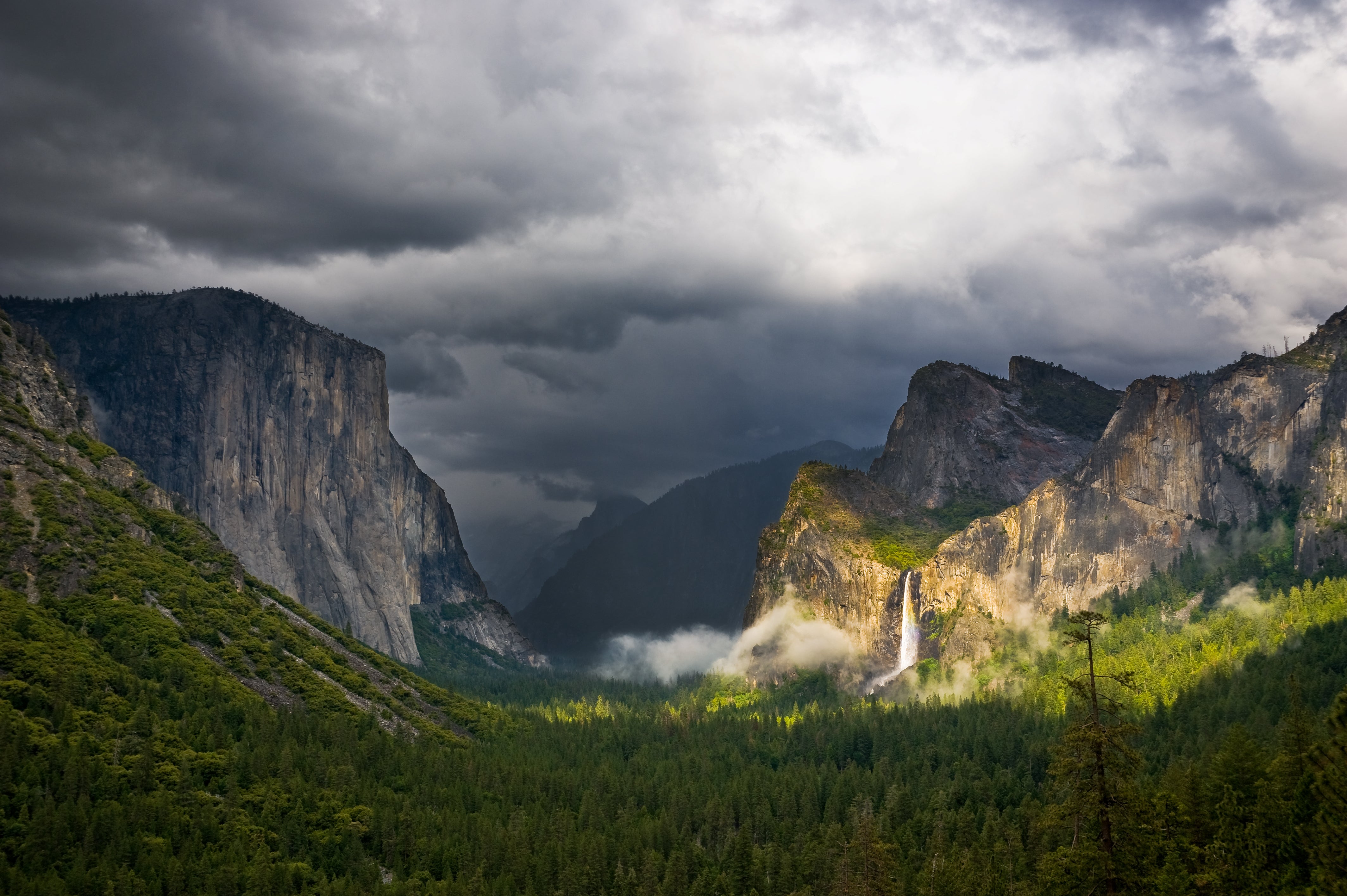 Yosemite NP Yosemite's towering walls and powerful waterfalls claimed four lives in 2012 and seven the year before. This one's ranked third because the park sees…